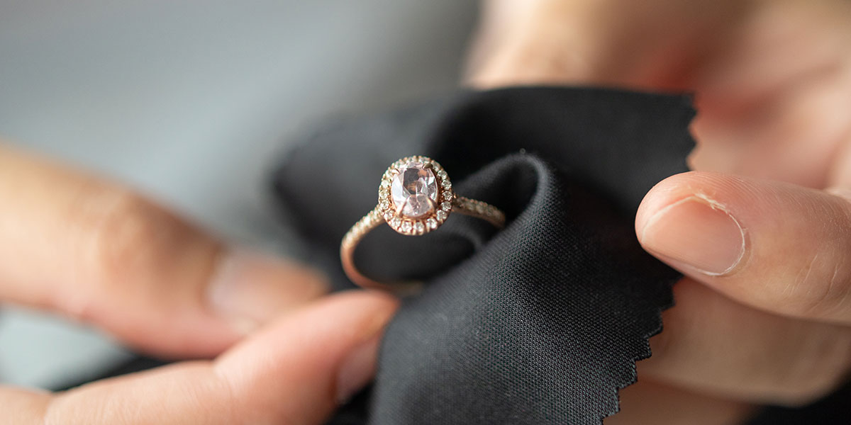 How to Maintain Jewelry Made of Sterling Silver