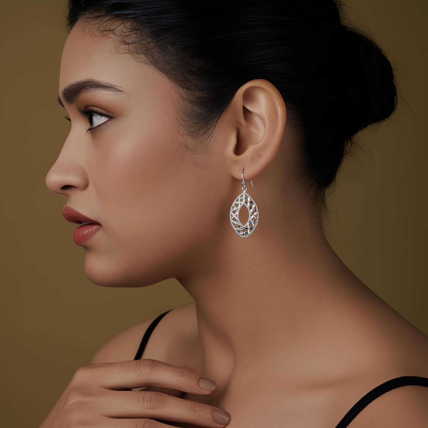 Diamond-Cut Floral Filigree Drop Dangle Earrings Intricate Filigree Design Oval